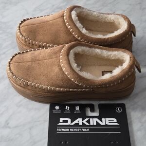NWOT Dakine Micro-suede Clog